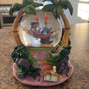 Disney Lilo and Stitch Aloha Musical Globe light Up Plays“aloha Oe” 